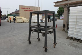 行走式電纜槽震動(dòng)臺快速脫模機(jī)